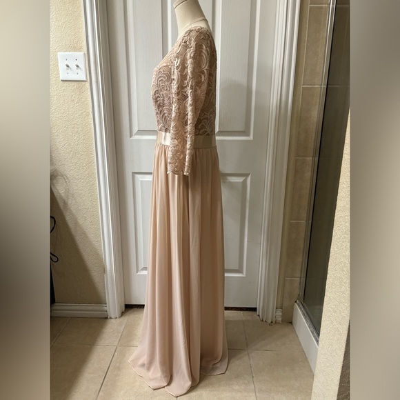 Ever Pretty Plus Size Lace Evening Dress with Half Sleeves - Picture 10 of 11